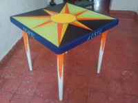 Mesa pintada a mano